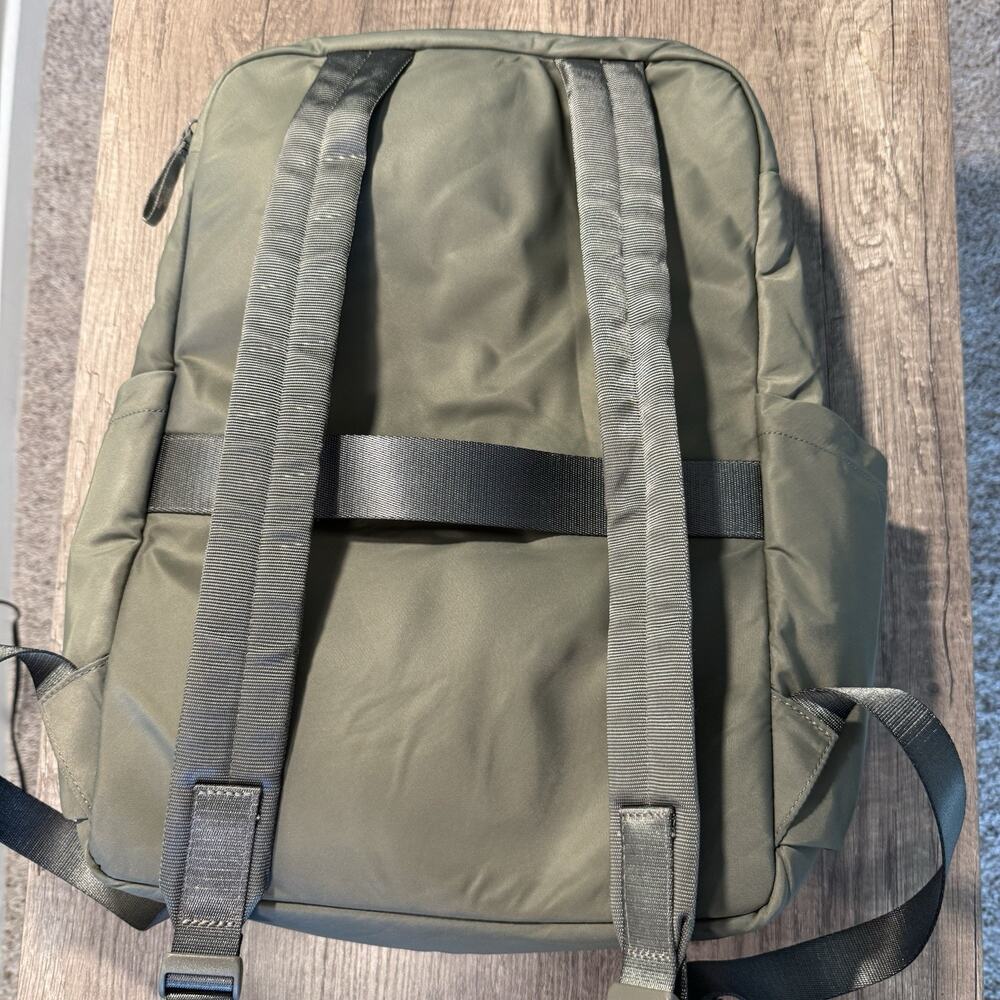 LULULEMON Everyday Backpack 2.0 23L, Sage Green Laptop Bag Unisex - Picture 4 of 4